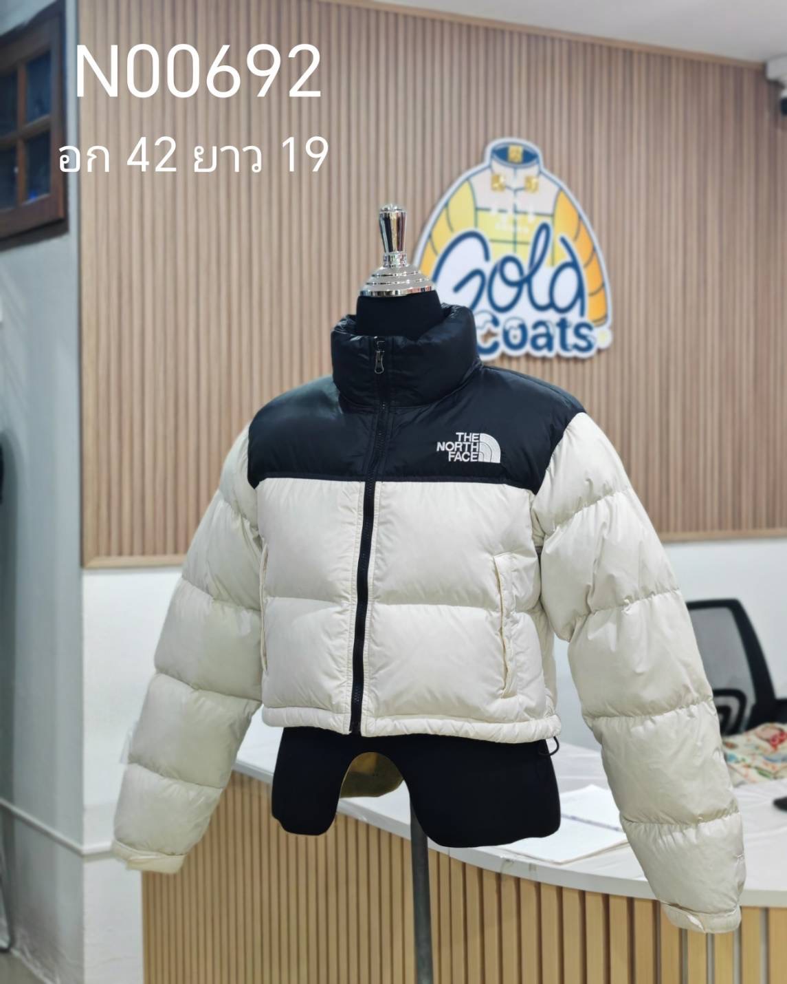 N00692 The Northface ครอปดำขาว